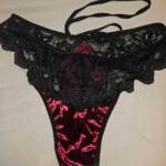 Bordeaux rotes Samthöschen