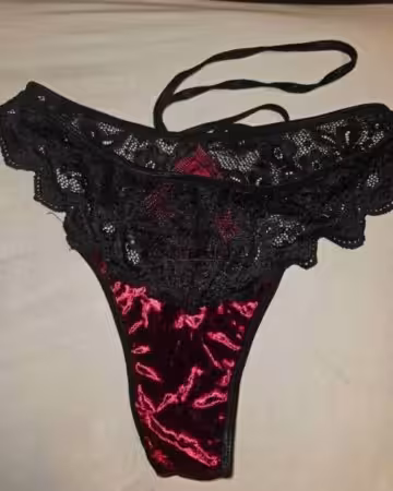 Kategorie getragene Jeans & Hosen kaufen 23 Bordeaux rotes Samthöschen