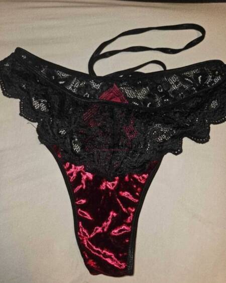 Bordeaux rotes Samthöschen