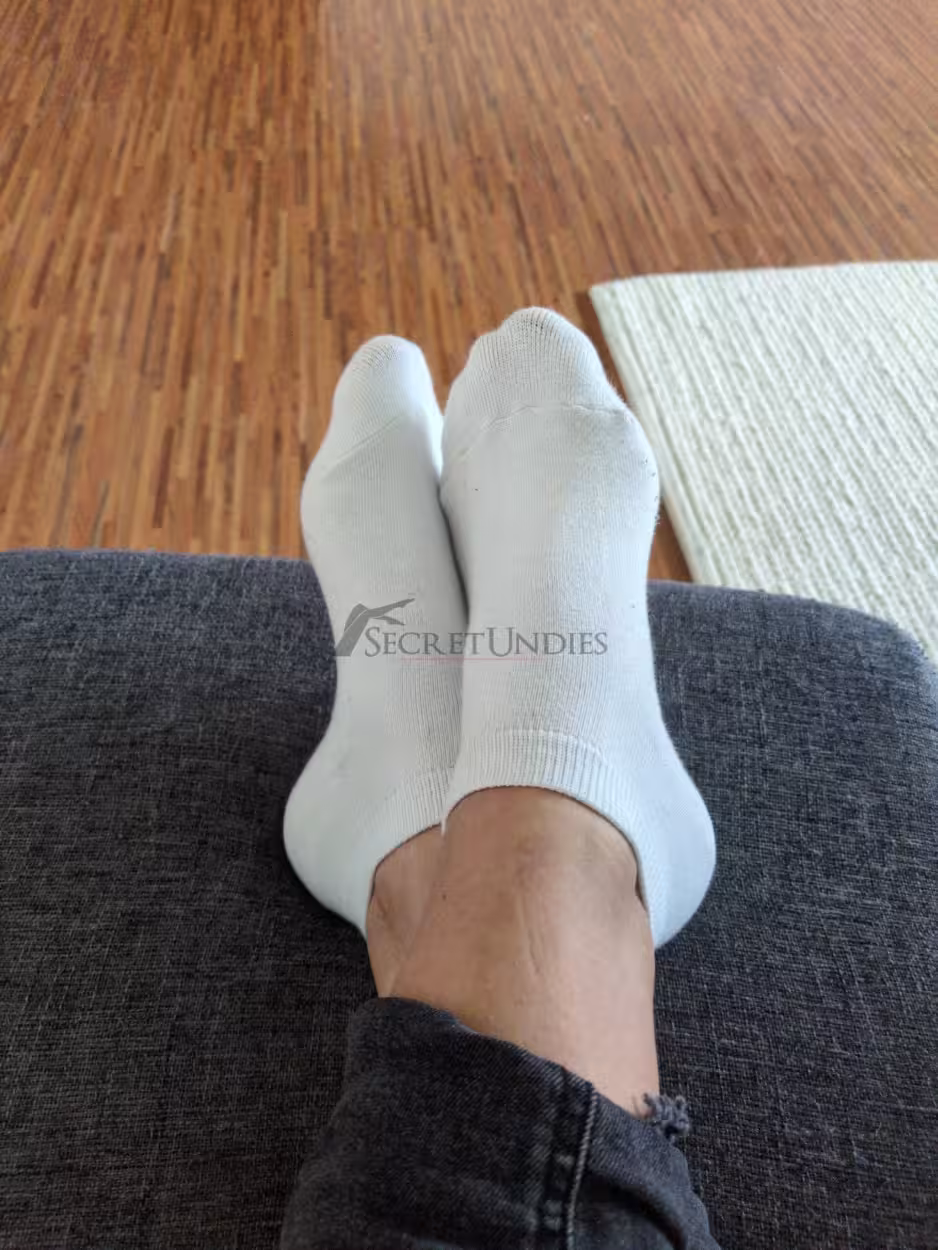 Sportliche Socken einer Krankenschwester im langen 3 Tagesdienst – Bild 2