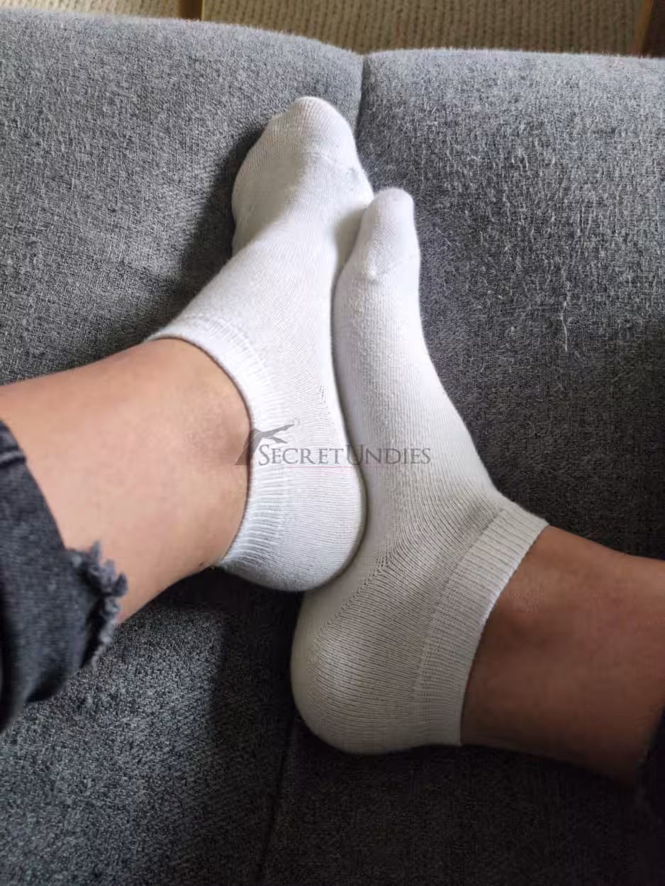 Sportliche Socken einer Krankenschwester im langen 3 Tagesdienst – Bild 4