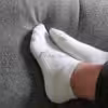 Sportliche Socken einer Krankenschwester im langen 3 Tagesdienst