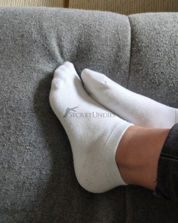Sportliche Socken einer Krankenschwester im langen 3 Tagesdienst