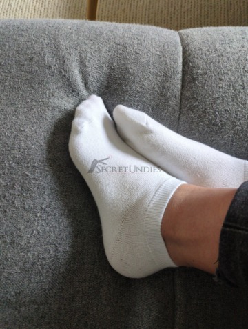 Sportliche Socken einer Krankenschwester im langen 3 Tagesdienst