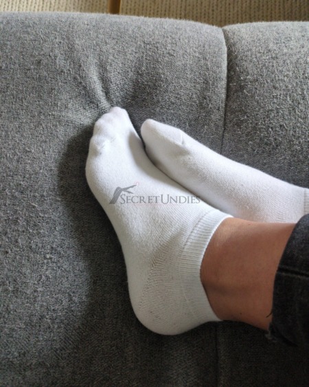 Sportliche Socken einer Krankenschwester im langen 3 Tagesdienst