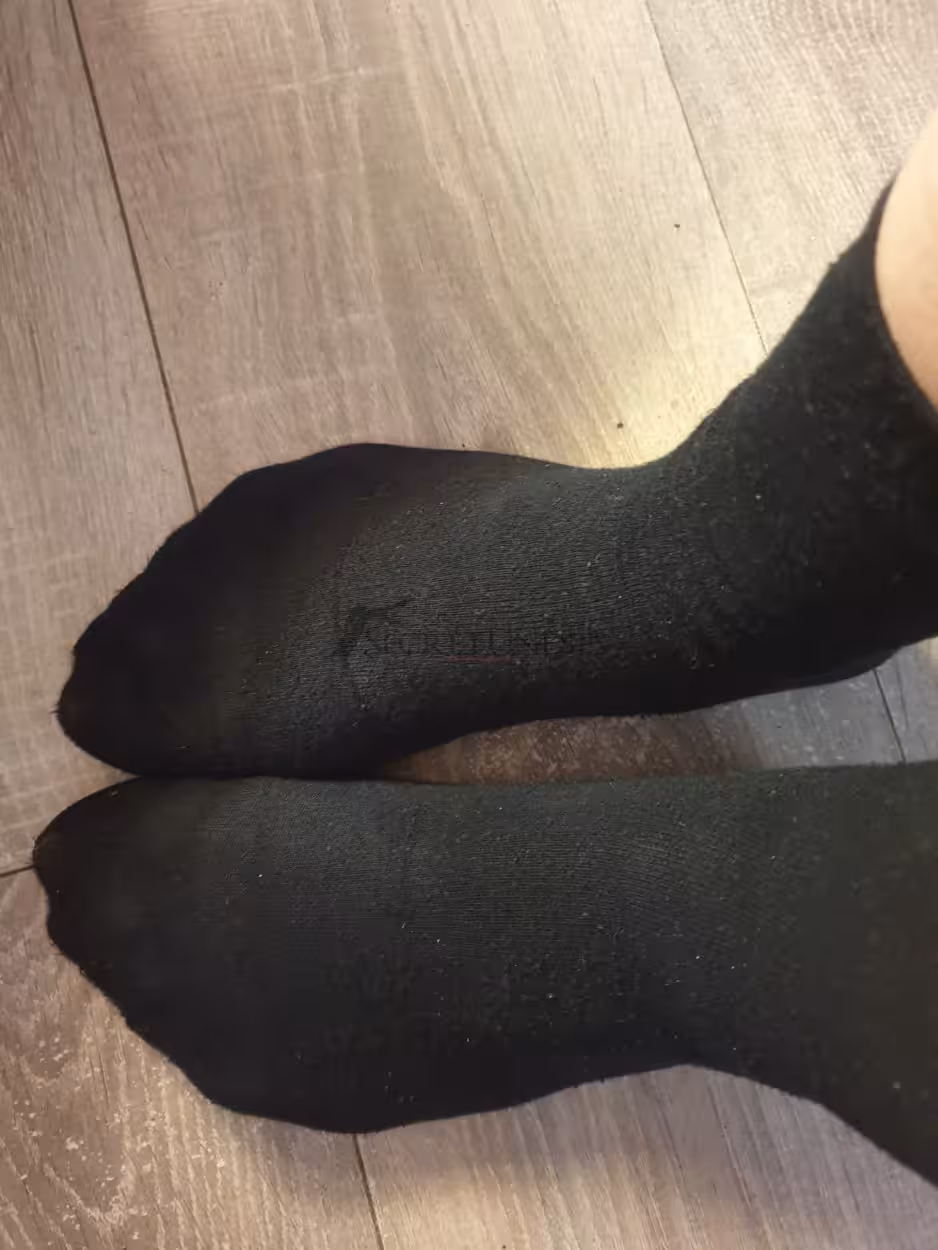 Getragene Socken - 18h in Stiefeln – Bild 2