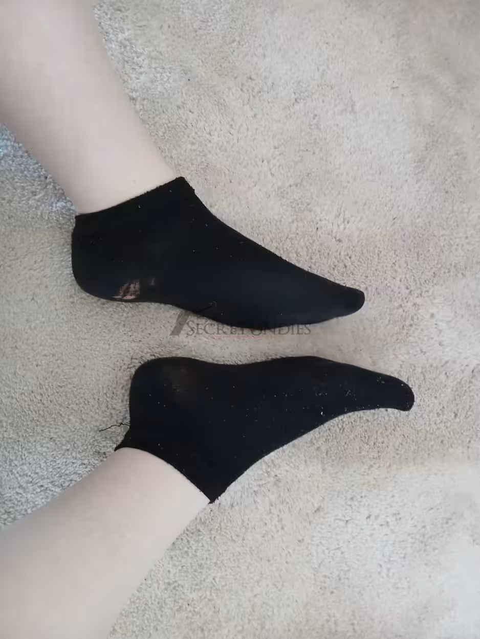 2 Tage getragene schwarze Sneakersocken – Bild 2