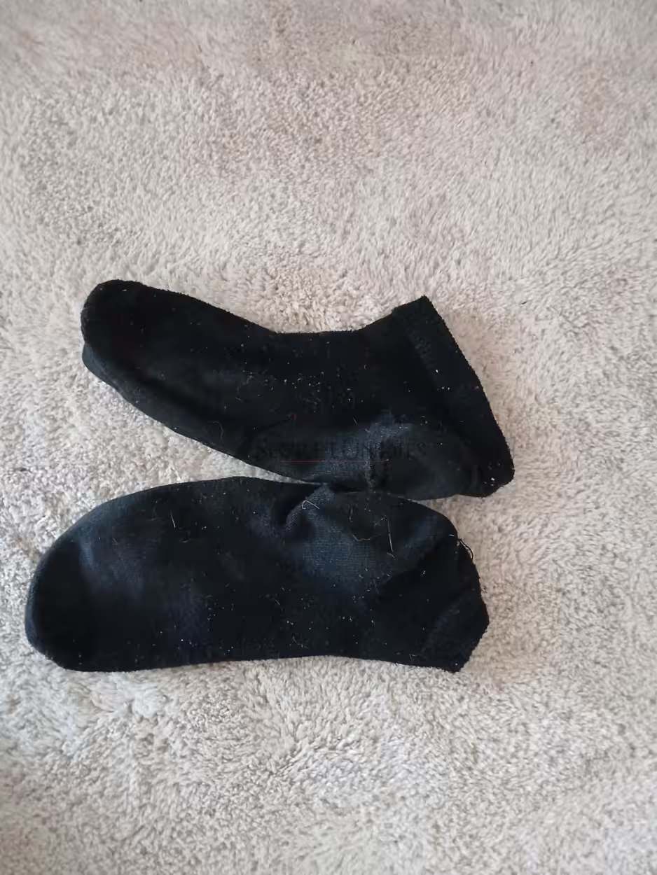 2 Tage getragene schwarze Sneakersocken – Bild 3