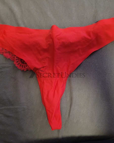 Knallroter Stringtanga inkl. Tragebilder