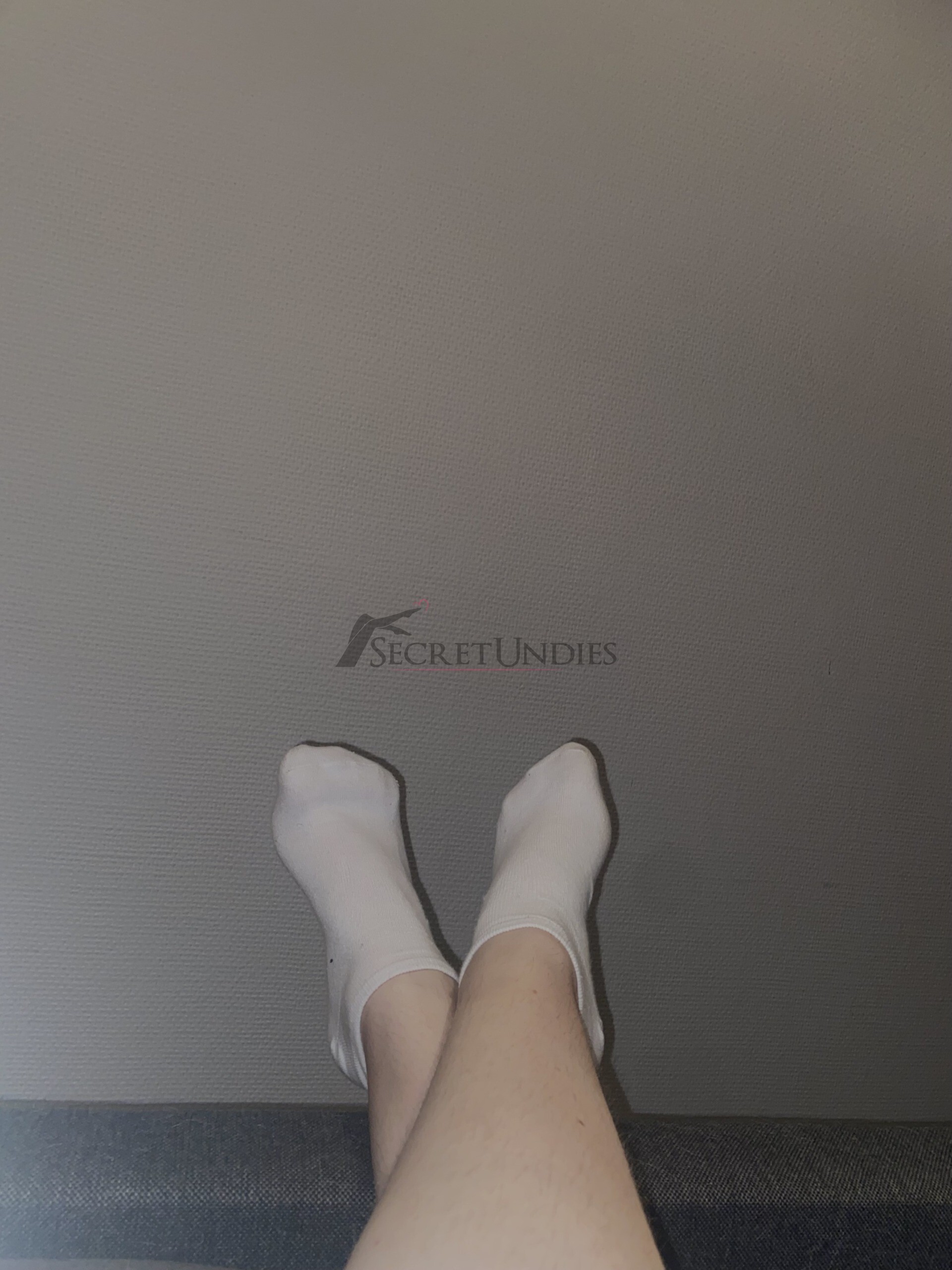 Getragene weiße Socken 2 Getragene weiße Socken – Bild 2