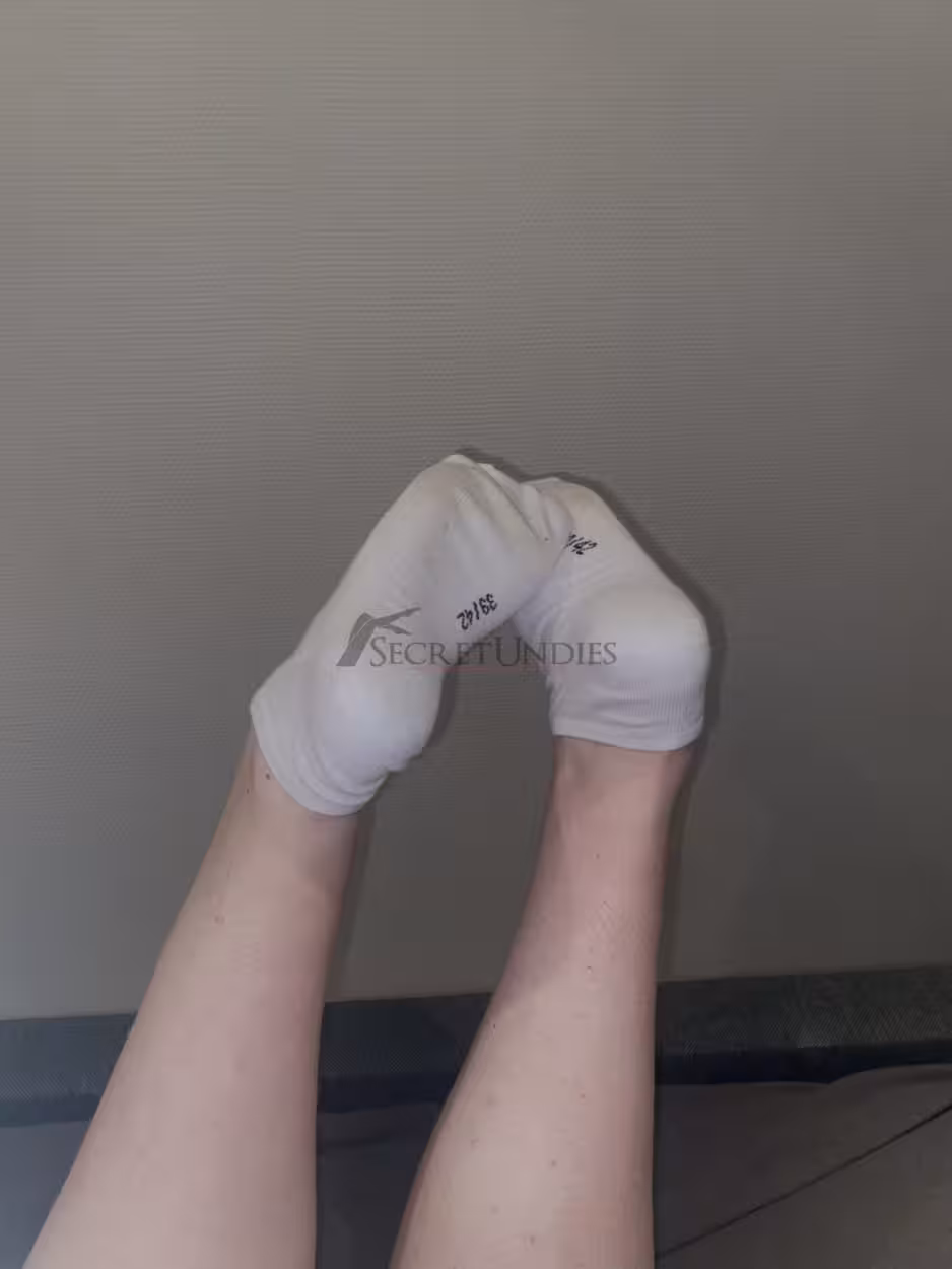 Getragene weiße Socken – Bild 3