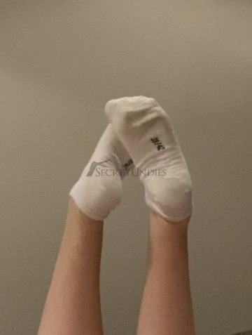 Getragene weiße Socken