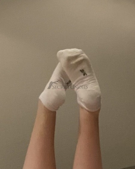Getragene weiße Socken