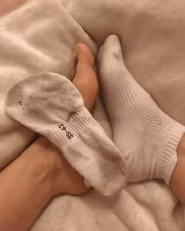 Kategorie getragene Jeans & Hosen kaufen 3 2 Tage getragene weiße Sneaker Socken - im Alltag und beim intensiven Sport