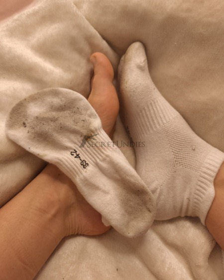 2 Tage getragene weiße Sneaker Socken - im Alltag und beim intensiven Sport