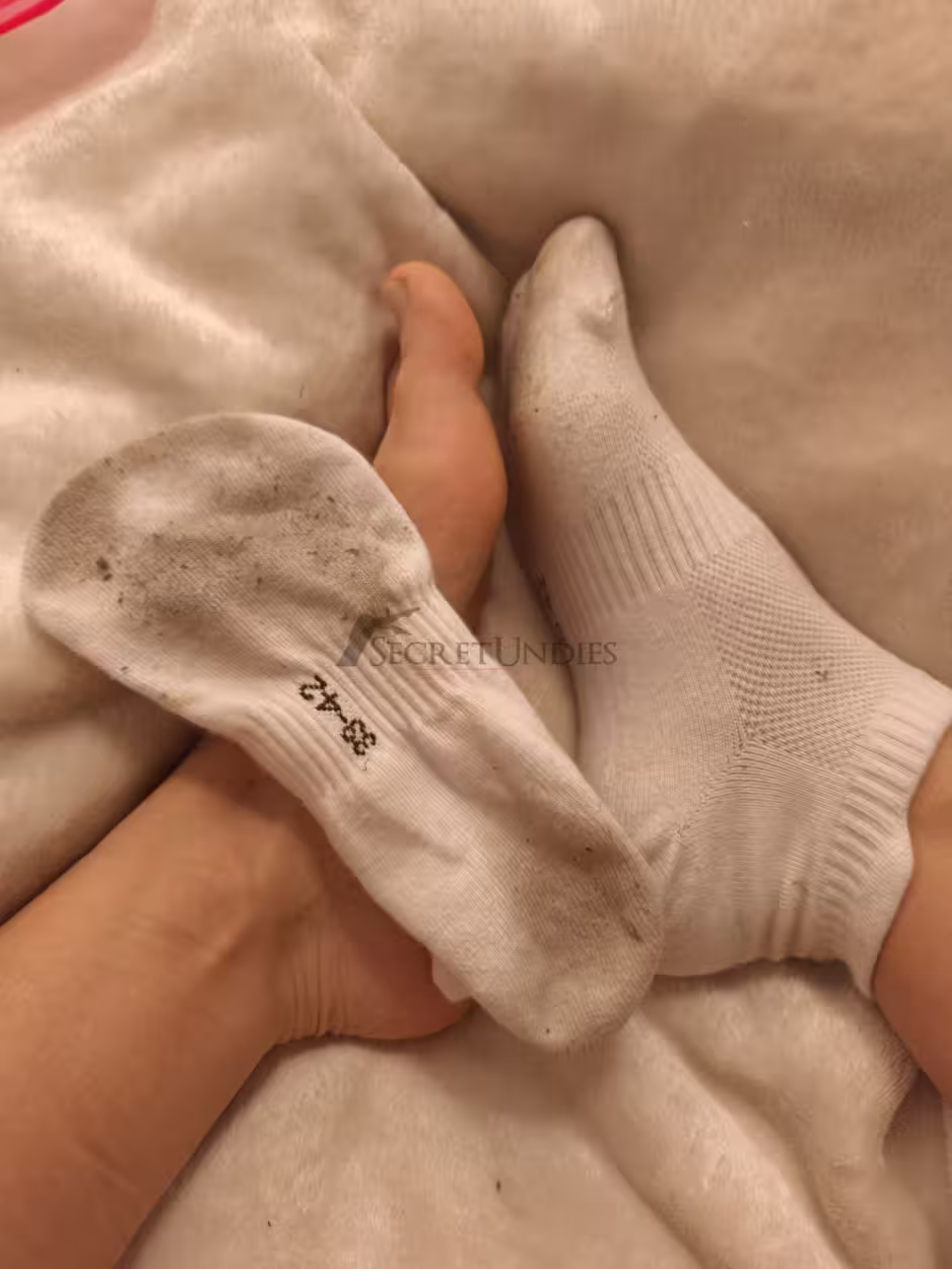 2 Tage getragene weiße Sneaker Socken - im Alltag und beim intensiven Sport 1 2 Tage getragene weiße Sneaker Socken - im Alltag und beim intensiven Sport