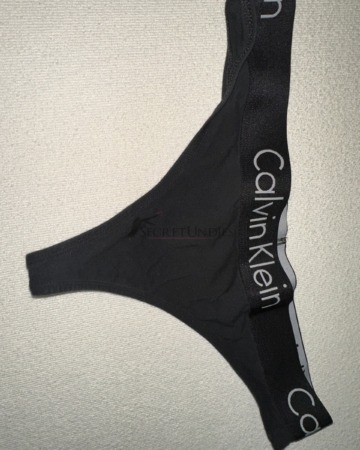 Schwarzer Calvin klein String -2 Tage getragen