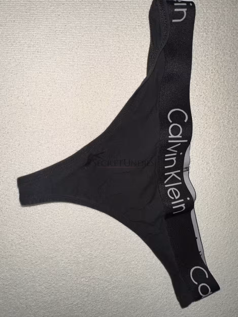 Schwarzer Calvin klein String -2 Tage getragen