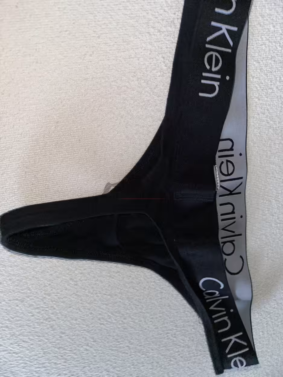 Schwarzer Calvin klein String -2 Tage getragen – Bild 2