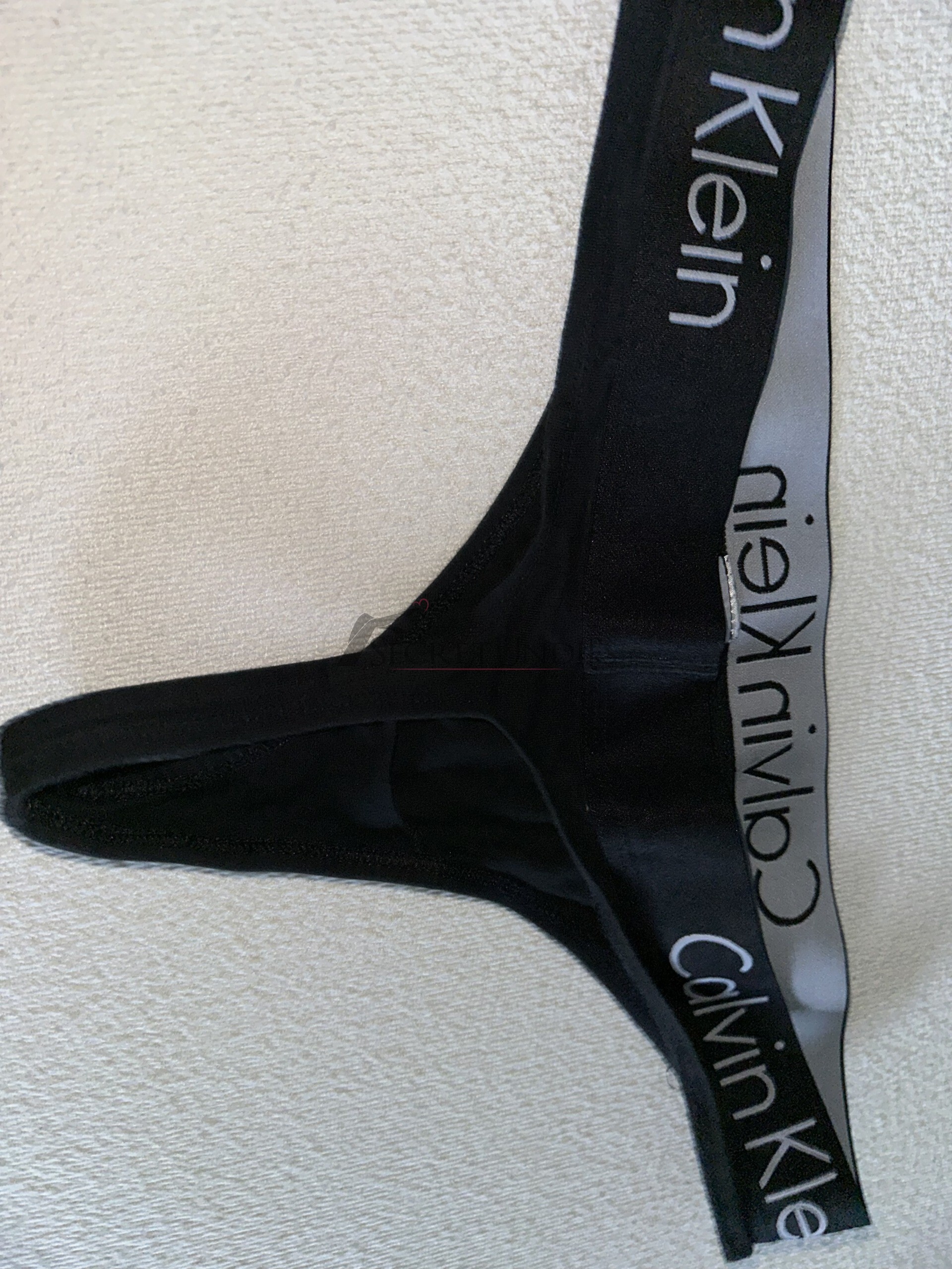 Schwarzer Calvin klein String -2 Tage getragen 2 Schwarzer Calvin klein String -2 Tage getragen – Bild 2