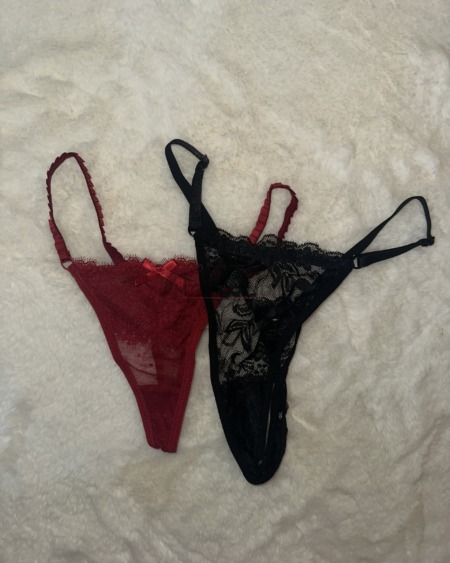 Roter/Schwarzer Spitzen-Tanga