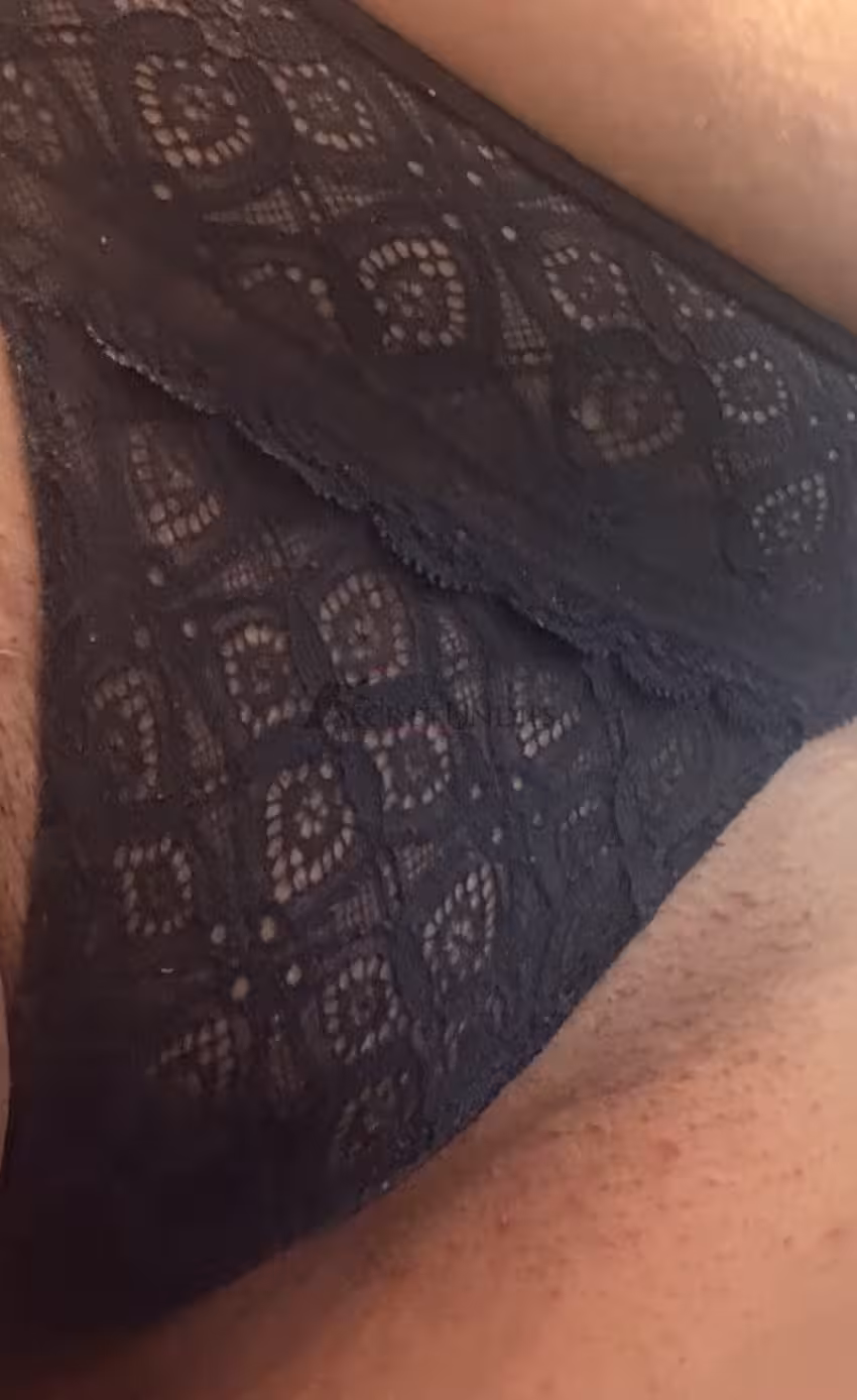 Blauer spitzen String- nach oralsex getragen mit geilem Ausfluss