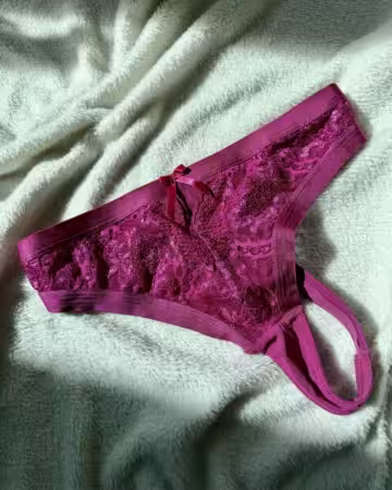 Kategorie getragene Jeans & Hosen kaufen 37 Getragener Lila/Violetter String, glänzend