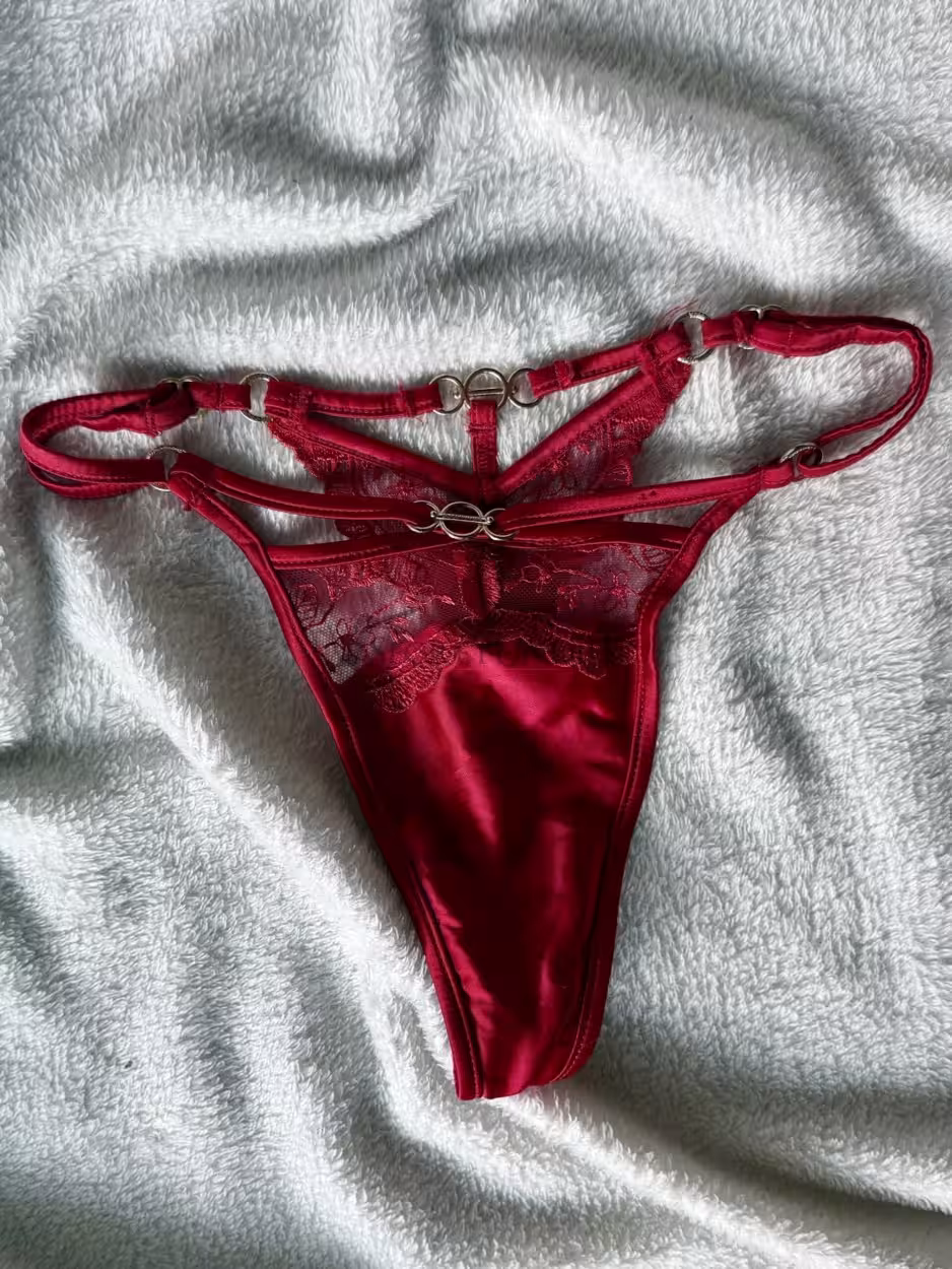 Verführerischer roter String – Bild 3