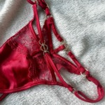 Verführerischer roter String