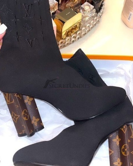 Schwarze LV Stiefel- Intensiv getragen