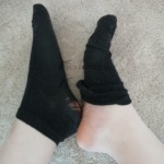 2 Tage getragene schwarze Sneakersocken