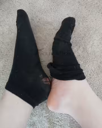 Kategorie getragene Jeans & Hosen kaufen 19 2 Tage getragene schwarze Sneakersocken