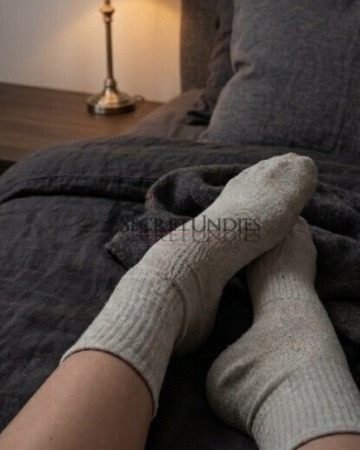 Weiße schwitzige Tennissocken