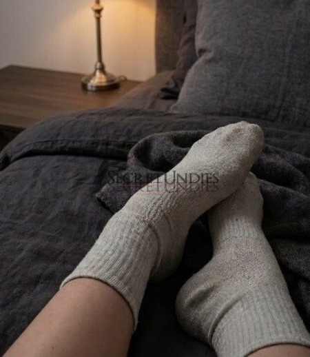 Weiße schwitzige Tennissocken