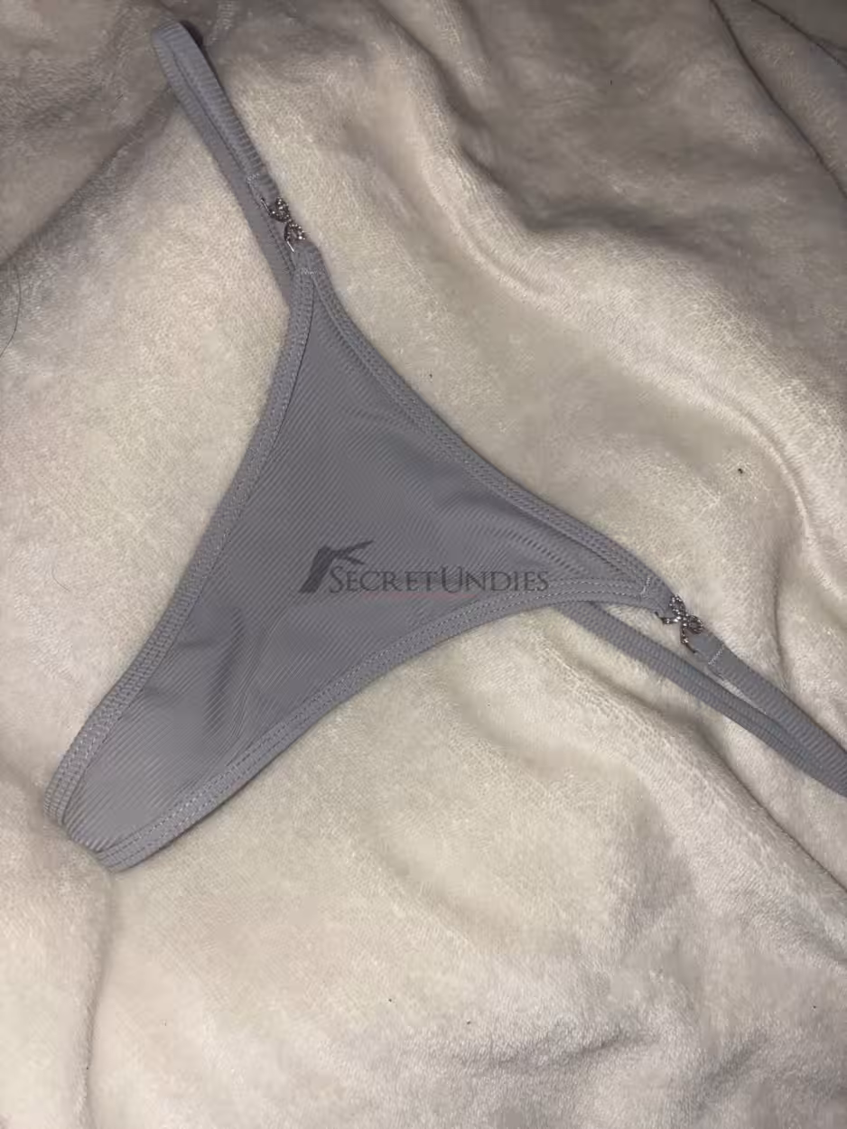 Grauer Tanga getragen – Bild 2