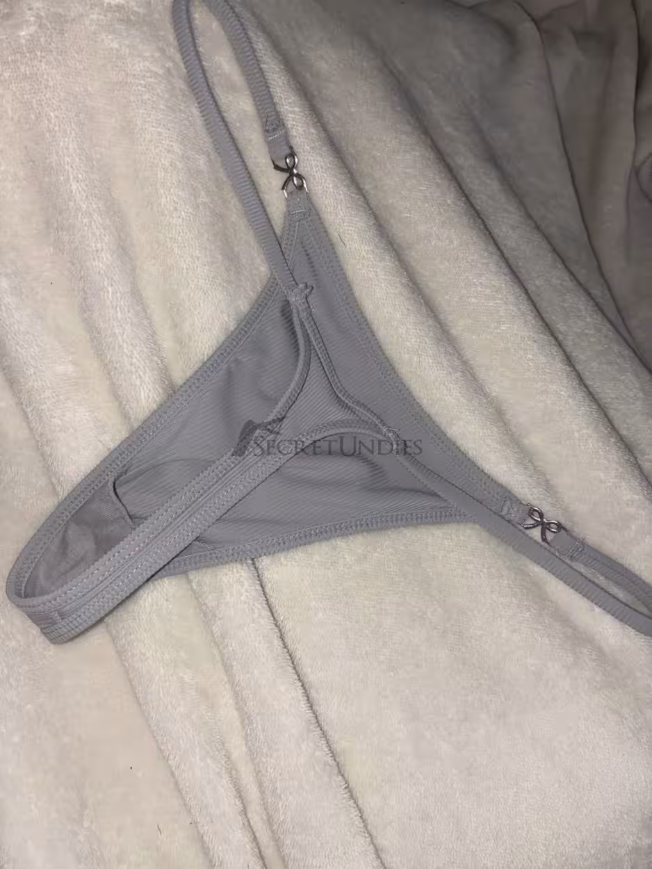 Grauer Tanga getragen – Bild 3