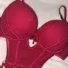 Heißes rotes Dessous mit Glitzer Details