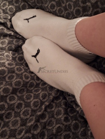 Weisse Puma Socken mit Löchern- 3 Tage getragen