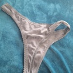 Grau- blauer Tanga, 2 Tage getragen