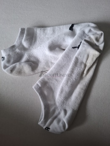 NEW - WORN Puma Sneaker socks