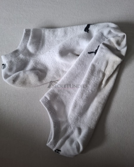 NEW - WORN Puma Sneaker socks