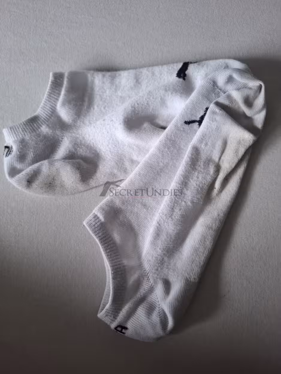 NEW - WORN Puma Sneaker socks