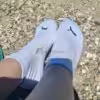 Weiße getragene Puma Socken