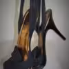 Schwarze High-Heels zum Binden