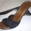 Schwarze High-Heels zum Binden