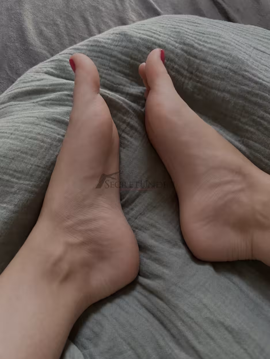 exklusive Fußbilder mit lackierten Nägeln 👣🩷 – Bild 6