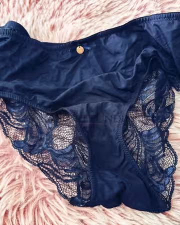 Kategorie getragene Jeans & Hosen kaufen 11 Blaues Brazil Spitzenhöschen mit feiner Schleife 24h getragen