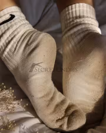 Kategorie getragene Jeans & Hosen kaufen 7 Getragen Socken -bin den ganzen Tag auf den Beinen unterwegs