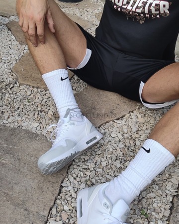 Intensiv getragene weiße Nike Calcetines – echter Duft, echtes Tragegefühl
