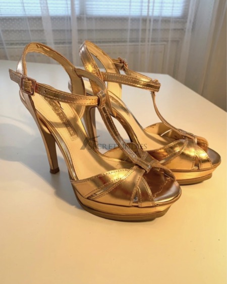 High-Heel, Rosé-Gold, getragen